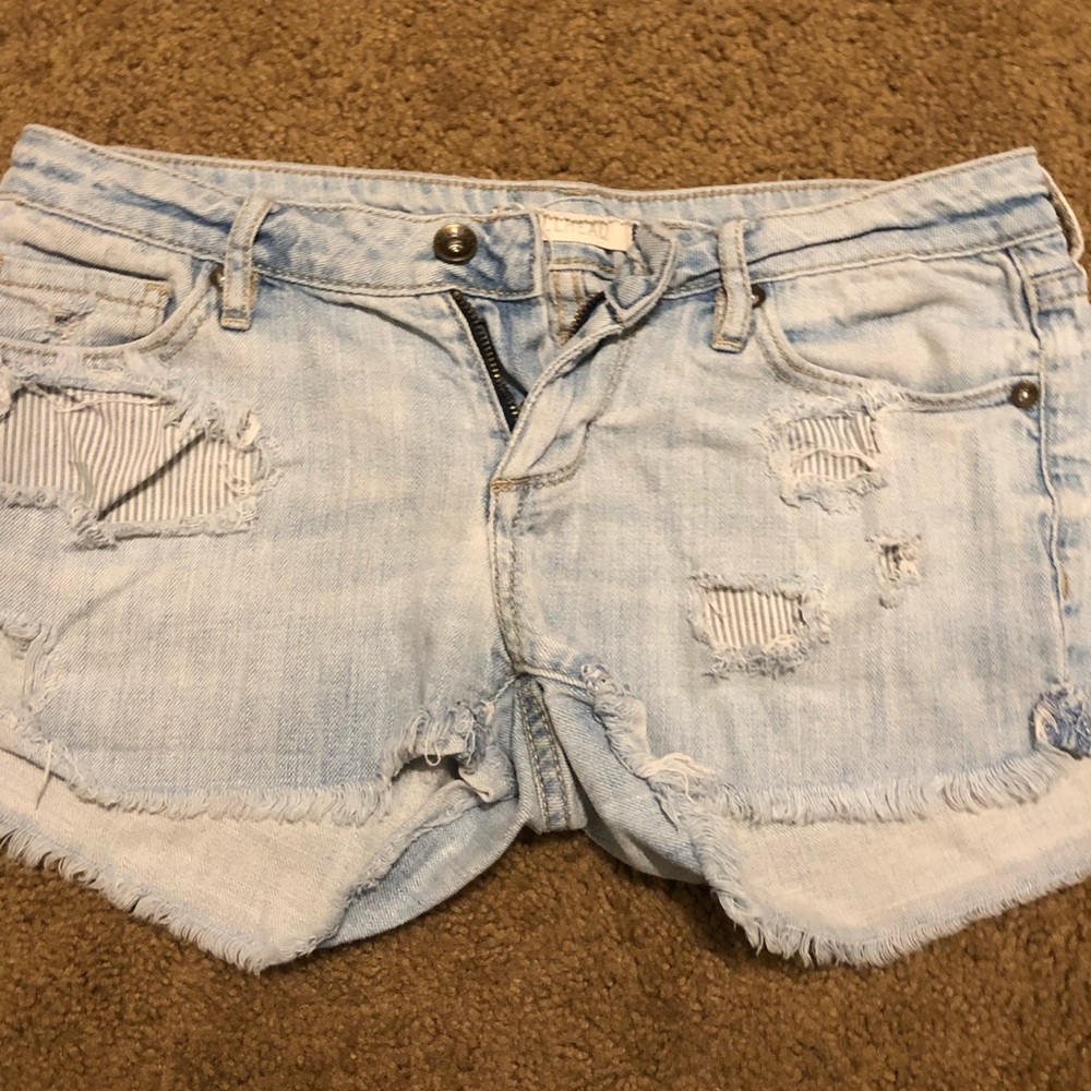 bullhead light demon distressed shorts